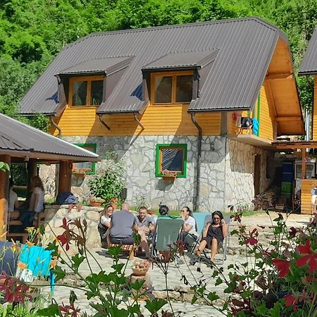 Hotel Rafting Camp Encijan à Foca Extérieur photo